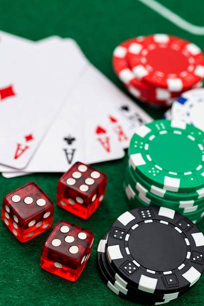 AduQ table interface on mega777 slot showing hand rankings and real-time player action